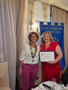 CERIMONIA DELLA CAMPANA AL ROTARY CLUB ROMA NORD EST TRA LA PRESIDENTE KATIA NICOLETTI E IL NEO PRESIDENTE CARLO FELICE CORSETTI 8 Foto 18 1