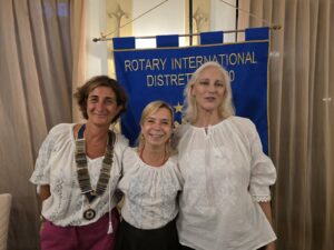 CERIMONIA DELLA CAMPANA AL ROTARY CLUB ROMA NORD EST TRA LA PRESIDENTE KATIA NICOLETTI E IL NEO PRESIDENTE CARLO FELICE CORSETTI 23 Foto 19 1