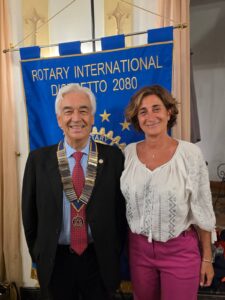 CERIMONIA DELLA CAMPANA AL ROTARY CLUB ROMA NORD EST TRA LA PRESIDENTE KATIA NICOLETTI E IL NEO PRESIDENTE CARLO FELICE CORSETTI 24 Foto 22