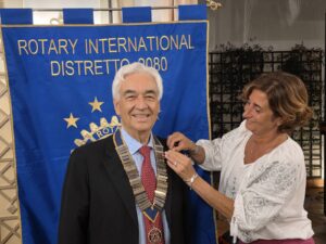 CERIMONIA DELLA CAMPANA AL ROTARY CLUB ROMA NORD EST TRA LA PRESIDENTE KATIA NICOLETTI E IL NEO PRESIDENTE CARLO FELICE CORSETTI 13 Foto 23