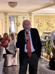 CERIMONIA DELLA CAMPANA AL ROTARY CLUB ROMA NORD EST TRA LA PRESIDENTE KATIA NICOLETTI E IL NEO PRESIDENTE CARLO FELICE CORSETTI 5 Foto 4