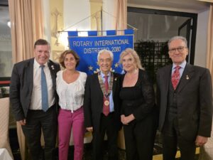 CERIMONIA DELLA CAMPANA AL ROTARY CLUB ROMA NORD EST TRA LA PRESIDENTE KATIA NICOLETTI E IL NEO PRESIDENTE CARLO FELICE CORSETTI 20 Foto 7 1