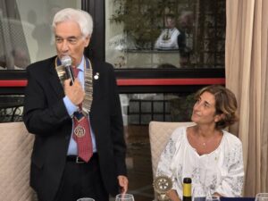 CERIMONIA DELLA CAMPANA AL ROTARY CLUB ROMA NORD EST TRA LA PRESIDENTE KATIA NICOLETTI E IL NEO PRESIDENTE CARLO FELICE CORSETTI 18 Foto 9 1