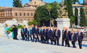 Il Rotary rende omaggio alla Nazione con la deposizione della corona d’alloro all’Altare della Patria 4 03 MVIMG 20260701 094648