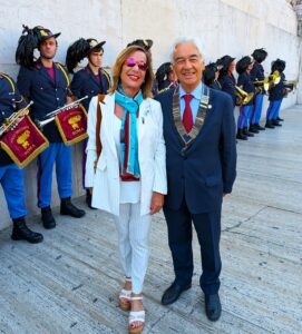 Il Rotary rende omaggio alla Nazione con la deposizione della corona d’alloro all’Altare della Patria 7 06 PXL 20260701 070723009.TS 002