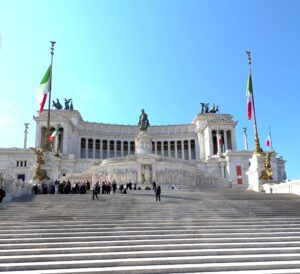 Il Rotary rende omaggio alla Nazione con la deposizione della corona d’alloro all’Altare della Patria 10 09 PXL 20260701 075635815